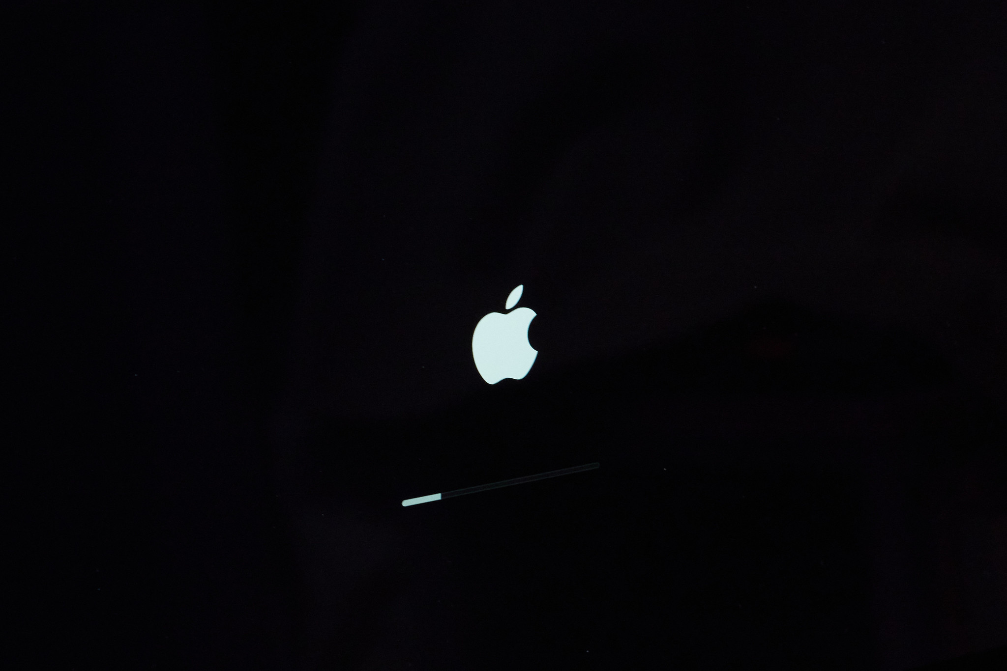 Apple Macbook Pro 15, mid 2015 電池維修